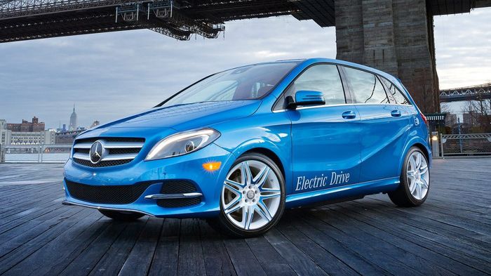 Από το καλοκαίρι, η Mercedes B-Class Electric Drive θα διατίθεται στις Η.Π.Α., με τιμή εκκίνησης τα 41.450 δολάρια (29.900 ευρώ).