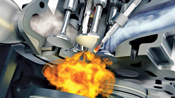 Η βασική τεχνικά διαφορά των diesel: Δεν υπάρχουν μπουζί και η ανάφλεξη γίνεται με τη έκχυση καυσίμου απευθείας στον καυτό συμπιεσμένο αέρα. Η βασική τεχνικά διαφορά των diesel: Δεν υπάρχουν μπουζί και η ανάφλεξη γίνεται με τη έκχυση καυσίμου απευθείας στον καυτό συμπιεσμένο αέρα.
