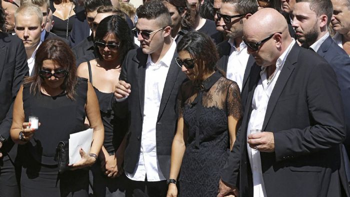 Η οικογένεια του Bianchi την ώρα της κηδείας.