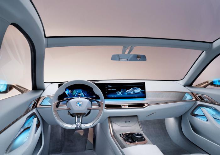 Το εσωτερικό του BMW Concept i4 έχει καθαρά οδηγοκεντρικό χαρακτήρα. Το εσωτερικό του BMW Concept i4 έχει καθαρά οδηγοκεντρικό χαρακτήρα.