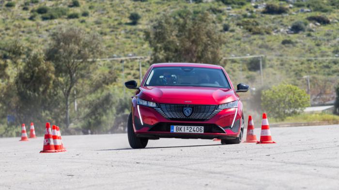 ¶μεσο και ακριβές είναι το τιμόνι του Peugeot 308 που έχει ρεκόρ segment στο elk test με πετυχημένη ταχύτητα εισόδου τα 76 χλμ./ώρα.