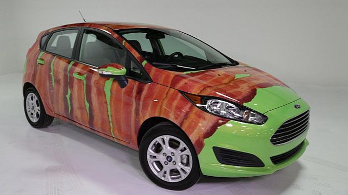 Το «Wrap Bacon» Fiesta, το πρώτο βαμμένο όχημα με… πικάντικα χρώματα (κι αρώματα;), φτιάχτηκε από την εταιρεία για να δώσει μια νότα αλλιώτικη σε ένα event το Σ/Κ στις Η.Π.Α.