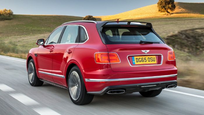 Μια πιθανή Bentley Bentayga Speed (στη φωτό η κανονική), ακολουθώντας τη λογική εξέλιξης, των υπόλοιπων Speed μοντέλων, θα μπορούσε να φτάσει την απόδοση του 6λιτρου W12 κινητήρα κοντά στους 650 ίππους