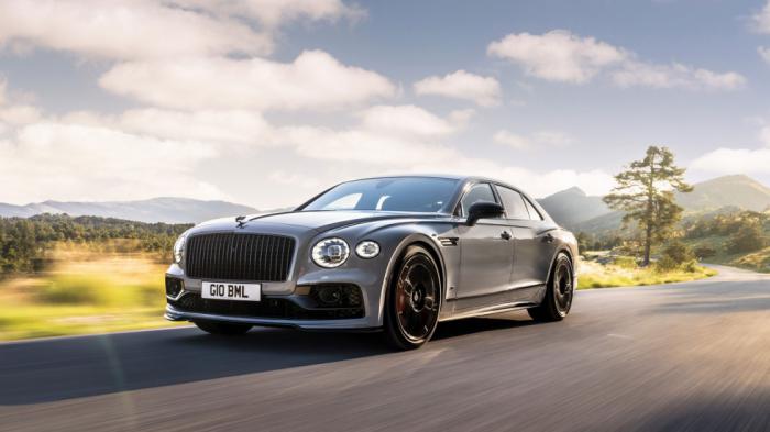 Ντεμπούτο για τη νέα σπορ Bentley Flying Spur S  