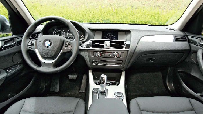 Κορυφαίο σε ποιότητα και συναρμογή, το εσωτερικό της BMW Χ3 sDrive18d, δεν έχει να ζηλέψει σε τίποτα αυτό των υπόλοιπων εκδόσεων του μοντέλου.	
