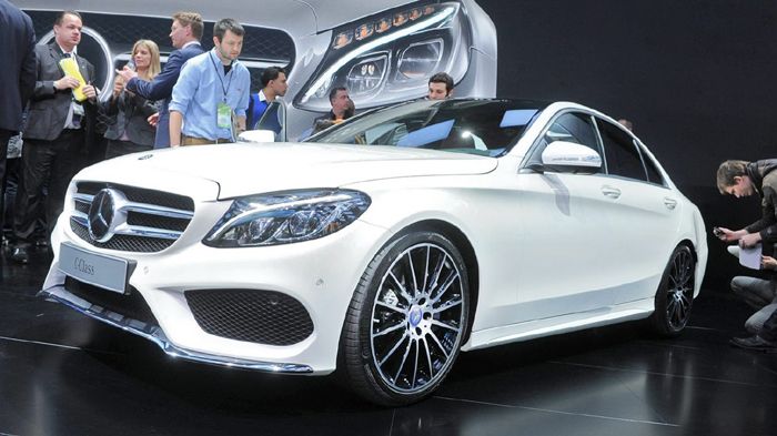 Η νέα Mercedes C63 AMG θα λανσαριστεί το 2015, ενώ τώρα στο Ντιτρόιτ παρουσιάστηκε η νέα C-Class και η C-Class μ ένα εξοπλιστικό πακέτο της AMG (εικόνα).