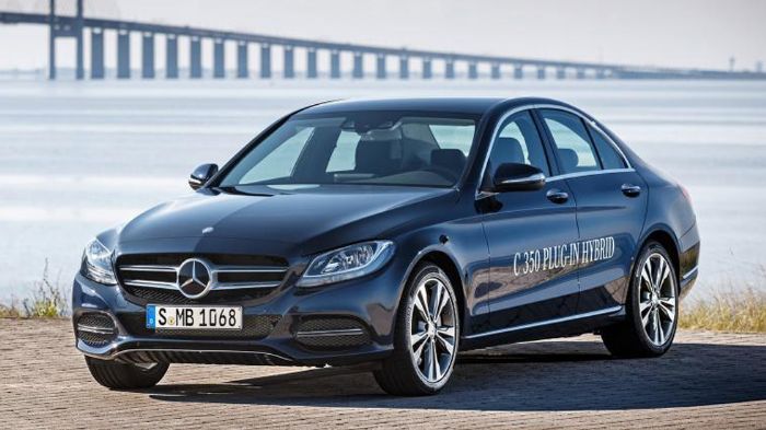 Η υβριδική εκδοχή της C-Class παρουσιάστηκε στο Ντιτρόιτ, η οποία θα λανσαριστεί το επόμενο χρονικό διάστημα μετά τη συγκεκριμένη Έκθεση Αυτοκινήτου. Η υβριδική εκδοχή της C-Class παρουσιάστηκε στο Ντιτρόιτ, η οποία θα λανσαριστεί το επόμενο χρονικό διάστημα μετά τη συγκεκριμένη Έκθεση Αυτοκινήτου.