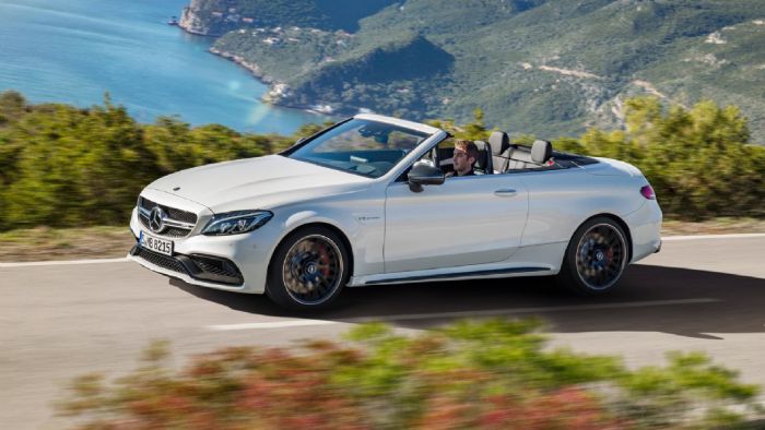 Η Mercedes-AMG φύλαγε για την έκθεση της Νέας Υόρκης το ντεμπούτο των νέων C63 Cabrio και C63 S Cabrio με ισχύ 476 και 510 ίππων αντίστοιχα.