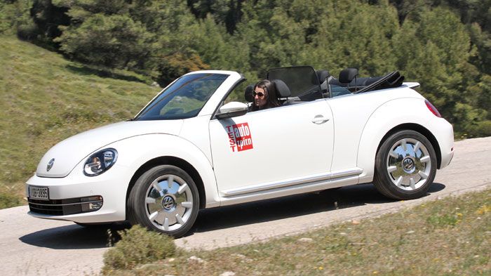 To VW Beetle Cabrio δίνει έμφαση στην άνεση και είναι λάτρης της χαλαρής βόλτας με την οροφή κατεβασμένη.