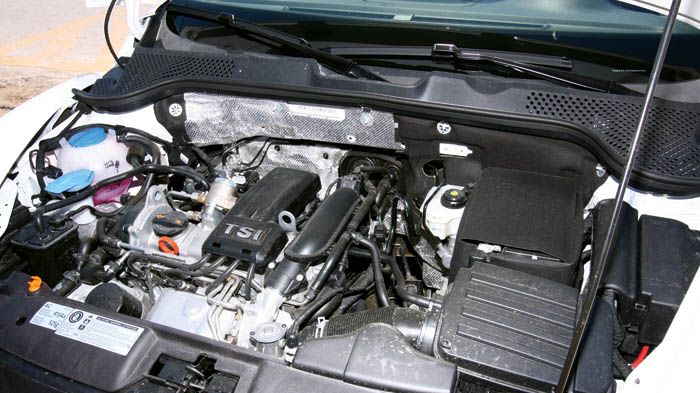 Ο 1,2 TSI του VW Beetle Cabrio είναι ήσυχος και όσο αποδοτικός απαιτείται για να κινείται με άνεση το βαρύ «σκαθάρι».