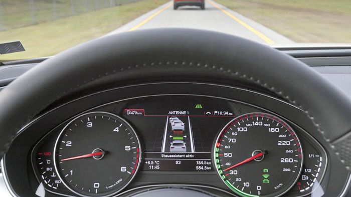 Ο χειρισμός του cruise control είναι εξαιρετικά εύκολος και επιτυγχάνεται από τα χειριστήρια στο τιμόνι. Ο χειρισμός του cruise control είναι εξαιρετικά εύκολος και επιτυγχάνεται από τα χειριστήρια στο τιμόνι.