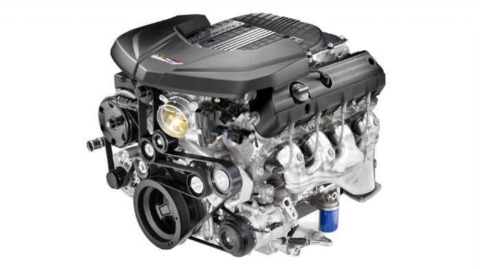 Συναντάμε το 6,2 λτ. turbo V8 μοτέρ LT4 της GM που έχει και η Corvette Z06. Στην CTS-V αποδίδει 649 PS και 855 Nm.
