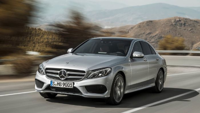 Στη νέα Mercedes C 160, το 1,6 λτ. turbo μοτέρ βενζίνης αποδίδει 129 ίππους, 26 λιγότερους από όσους στην C 180, ενώ δεν υπάρχει η επιλογή για το αυτόματο κιβώτιο7G-TRONIC PLUS, μόνο 6άρι μηχανικό.