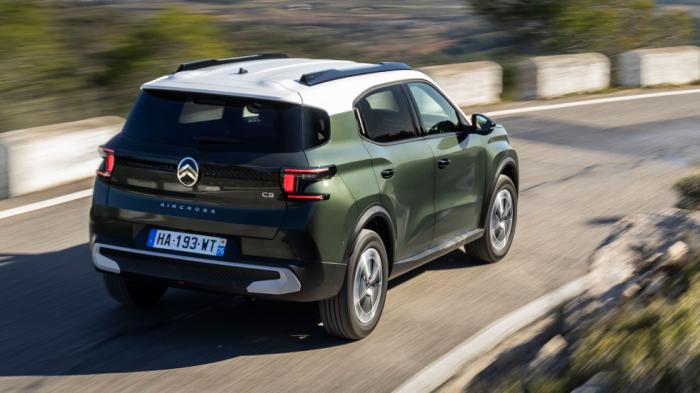 Το νέο Citroen C3 Aircross είναι από τα πλέον προσιτά οικογενειακά SUV (μήκος 4,39 μέτρα) με τις τιμές να ξεκινούν από 18.900 ευρώ. Το νέο Citroen C3 Aircross είναι από τα πλέον προσιτά οικογενειακά SUV (μήκος 4,39 μέτρα) με τις τιμές να ξεκινούν από 18.900 ευρώ.
