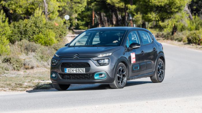 Η άνετη ανάρτηση του Citroen C3 και η μοντέρνα σχεδίαση τόσο εξωτερικά όσο και στην καμπίνα του ξεχωρίζουν. Η άνετη ανάρτηση του Citroen C3 και η μοντέρνα σχεδίαση τόσο εξωτερικά όσο και στην καμπίνα του ξεχωρίζουν.
