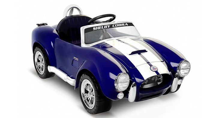 Η αμερικανική εταιρεία Carroll Shelby Licensing, κατασκεύασε σε κλίμακα 998 οχήματα, (μιμούμενη το Shelby Cobra 427), για παιδιά, με ηλεκτρική κίνηση 45 λεπτών και πλούσιο… εξοπλισμό.