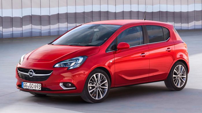 Στο πλάι, το αμάξωμα του νέου Opel Corsa φέρει έντονα «νεύρα» στο κάτω τμήμα των θυρών.
