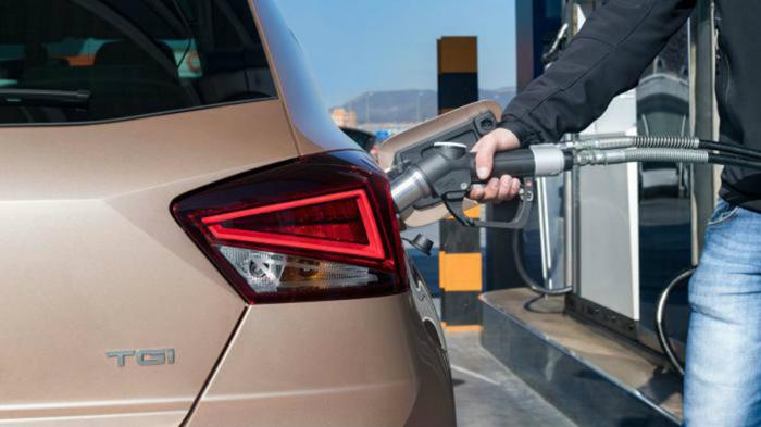 Το μικρό Ibiza και το compact crossover Arona της SEAT μεταξύ άλλων μοιράζονται το ίδιο σύστημα κίνησης που επιτρέπει την καύση και φυσικού αερίου (CNG). Πόσα άλογα είναι και γιατί με 10 ευρώ κάνουν π Το μικρό Ibiza και το compact crossover Arona της SEAT μεταξύ άλλων μοιράζονται το ίδιο σύστημα κίνησης που επιτρέπει την καύση και φυσικού αερίου (CNG). Πόσα άλογα είναι και γιατί με 10 ευρώ κάνουν π