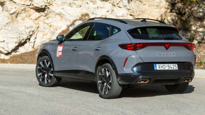 Το επαναφορτιζόμενο υβριδικό CUPRA Formentor των 272 ίππων σου επιτρέπει να εκμεταλλευτείς στο έπακρο τις δυναμικές επιδόσεις για να κινηθείς με απόλυτα ασφάλεια και υψηλή μέση ωριαία ταχύτητα. Το επαναφορτιζόμενο υβριδικό CUPRA Formentor των 272 ίππων σου επιτρέπει να εκμεταλλευτείς στο έπακρο τις δυναμικές επιδόσεις για να κινηθείς με απόλυτα ασφάλεια και υψηλή μέση ωριαία ταχύτητα.