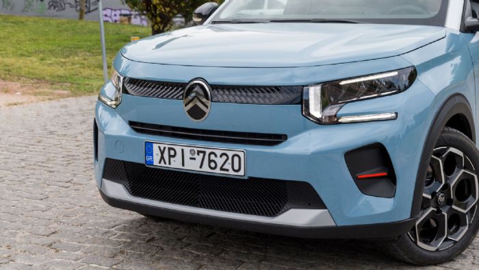 Ο κινητήρας του Citroen e-C3 έχει ιπποδύναμη 113 άλογα και ροπή 120 Nm, η οποία αποτυπώνεται στις ρεπρίζ με γραμμικότητα.
