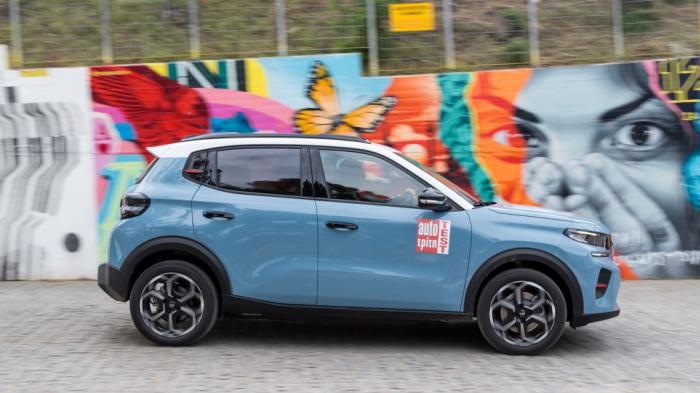 Το ηλεκτρικό Citroen C3 συνδυάζει το trendy στυλ με την ευχρηστία και την αξιοπρεπή αυτονομία, ενώ ως γνήσιο Citroen είναι κορυφαίο σε άνεση. Το ηλεκτρικό Citroen C3 συνδυάζει το trendy στυλ με την ευχρηστία και την αξιοπρεπή αυτονομία, ενώ ως γνήσιο Citroen είναι κορυφαίο σε άνεση.