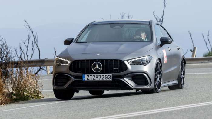 Από τον ήχο και μόνο, η «καυτή» CLA 45 S σε προδιαθέτει για τις άγριες διαθέσεις της και από τα πρώτα μέτρα που θα διανύσεις έχεις πειστεί! Από τον ήχο και μόνο, η «καυτή» CLA 45 S σε προδιαθέτει για τις άγριες διαθέσεις της και από τα πρώτα μέτρα που θα διανύσεις έχεις πειστεί!