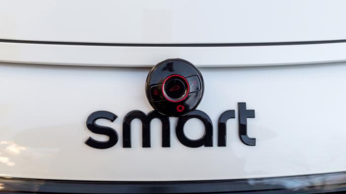 Καλόγουστο και αεροδυναμικό design για το smart #3 που είναι προσεγμένο στην παραμικρή λεπτομέρεια, από το κλειδί μέχρι τις ζάντες και τις pop-up χειρολαβές.