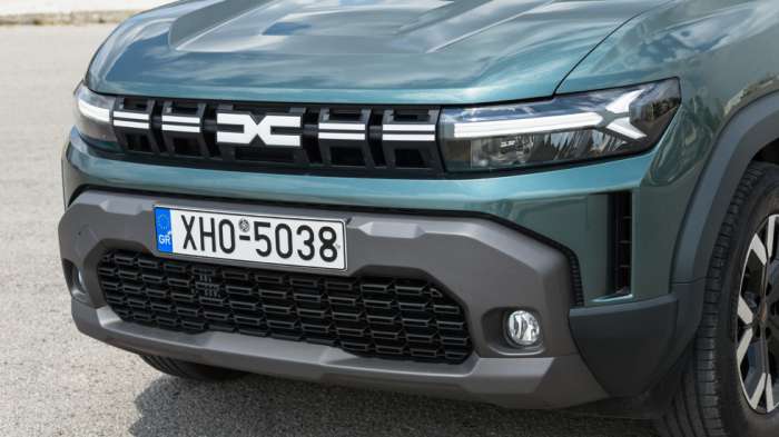 Το νέο Dacia Duster έχει διατηρήσει τις βασικές του διαστάσεις, αλλά ξεχωρίζει αμέσως μιας και διαθέτει σαφώς πιο μυώδη σχεδίαση. Το νέο Dacia Duster έχει διατηρήσει τις βασικές του διαστάσεις, αλλά ξεχωρίζει αμέσως μιας και διαθέτει σαφώς πιο μυώδη σχεδίαση.