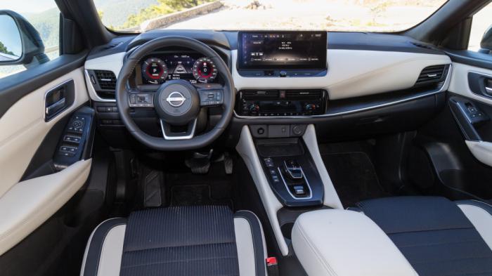 Όπως και πριν, το εσωτερικό του Nissan Qashqai ικανοποιεί με την ποιότητα κατασκευής του. Όπως και πριν, το εσωτερικό του Nissan Qashqai ικανοποιεί με την ποιότητα κατασκευής του.