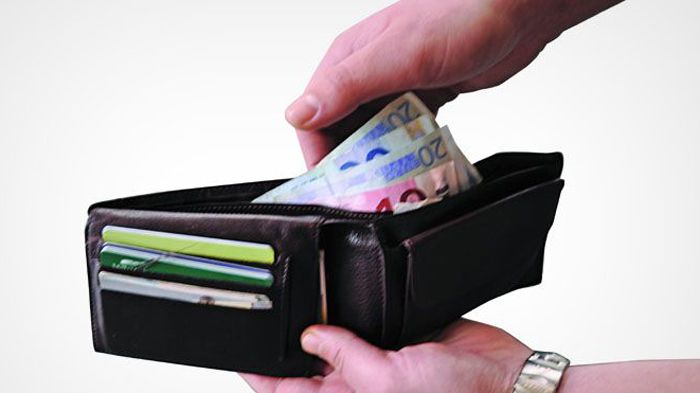 Οι περικοπές των μισθών και συντάξεων και κατ επέκταση των δαπανών, άλλαξαν και το καταναλωτικό πρότυπο. 
