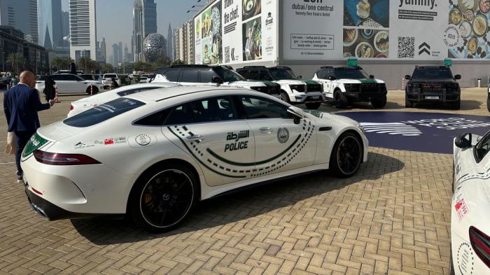 Η αστυνομία του Dubai έχει από Mercedes-AMG μέχρι Ghiath, τα θηριώδη SUV που κατασκευάζονται στα Ηνωμένα Αραβικά Εμιράτα. Η αστυνομία του Dubai έχει από Mercedes-AMG μέχρι Ghiath, τα θηριώδη SUV που κατασκευάζονται στα Ηνωμένα Αραβικά Εμιράτα.