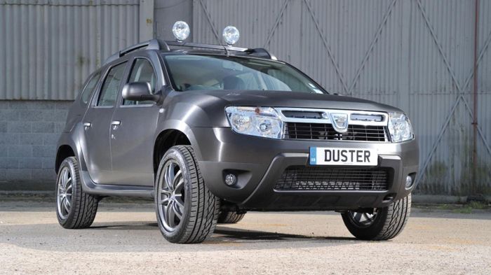 Το Duster Black Edition πέρα από το μαύρο χρώμα θα «παίζει» με μια διχρωμία ματ απόχρωσης στα εξωτερικά φινιρίσματα.