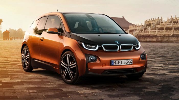 Κάπως φουτουριστική είναι η εικόνα του BMW i3, που είναι το πρώτο δείγμα μιας ολόκληρης νέας σειράς ηλεκτρικών μοντέλων από τη βαυαρική φίρμα. 