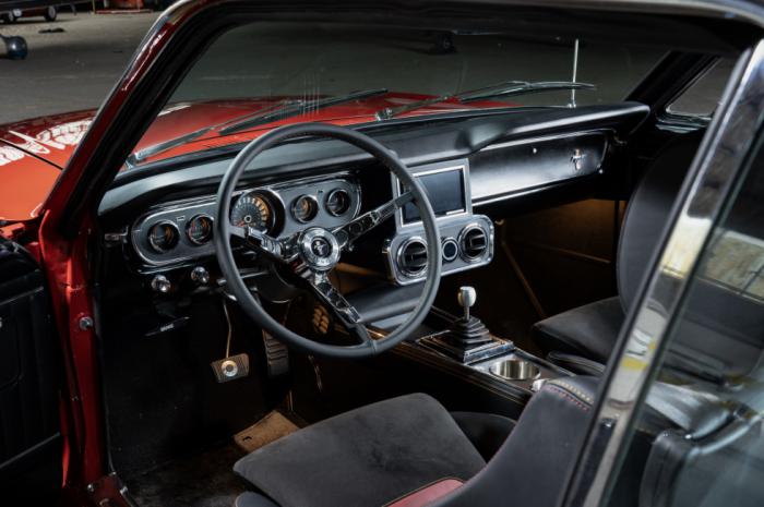 Το εσωτερικό της ηλεκτρικής Ford Mustang.