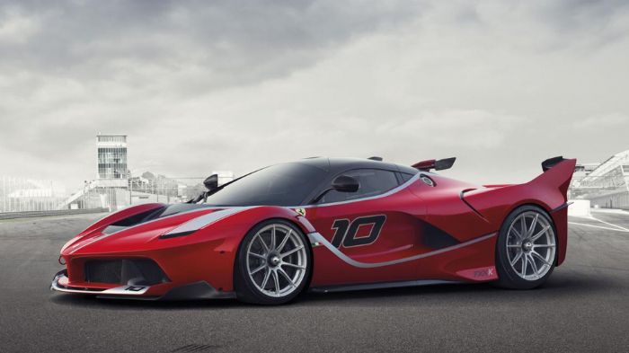 Η FXX K έχει συνδυαστική ισχύ 1.050 ίππων, χάρη στο V12 σύνολο των 6,2 λτ. που αποδίδει 860 ίππους και στο ηλεκτρικό μοτέρ των 190 αλόγων. Η μέγιστη ροπή, πάλι, υπερβαίνει τα 900 Nm.