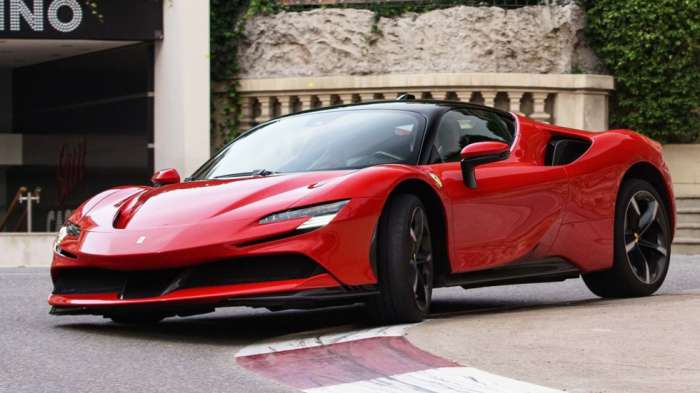 Εγγύηση στις Plug-in Ferrari καλύπτει 2 αλλαγές μπαταρίας Εγγύηση στις Plug-in Ferrari καλύπτει 2 αλλαγές μπαταρίας