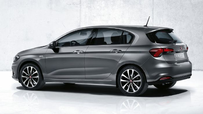 Το Fiat Tipo hatchback έχει μήκος 4,37 μ., πλάτος 1,79 μ. και ύψος 1,50 μ. Το πορτμπαγκάζ του έχει όγκο 440 λτ.