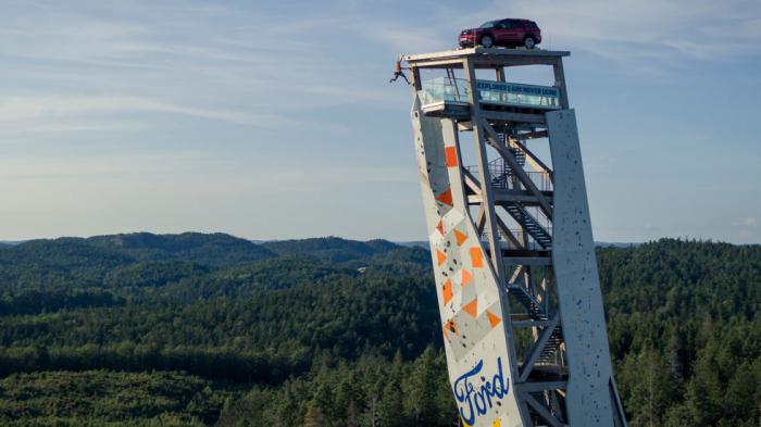 Τι κάνει το Ford Explorer στην κορυφή πύργου 47 μ.;