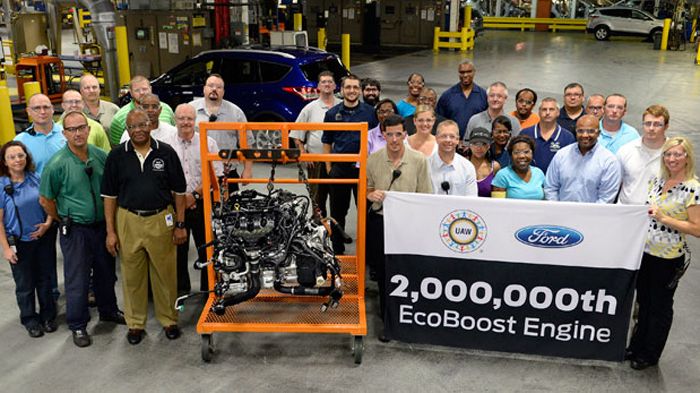 Η Ford γιόρτασε την παραγωγή 2 εκατ. EcoBoost με ένα 2λιτρο EcoBoost μοτέρ, που κατασκευάστηκε στο εργοστάσιο της εταιρείας στο Kentuky και θα εφοδιάσει το Ford Escape στην Αμερική.