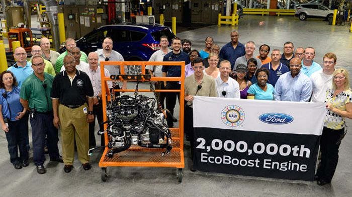 Η Ford γιόρτασε την παραγωγή 2 εκατ. EcoBoost με ένα 2λιτρο EcoBoost μοτέρ, που κατασκευάστηκε στο εργοστάσιο της εταιρείας στο Kentuky και θα εφοδιάσει το Ford Escape στην Αμερική.