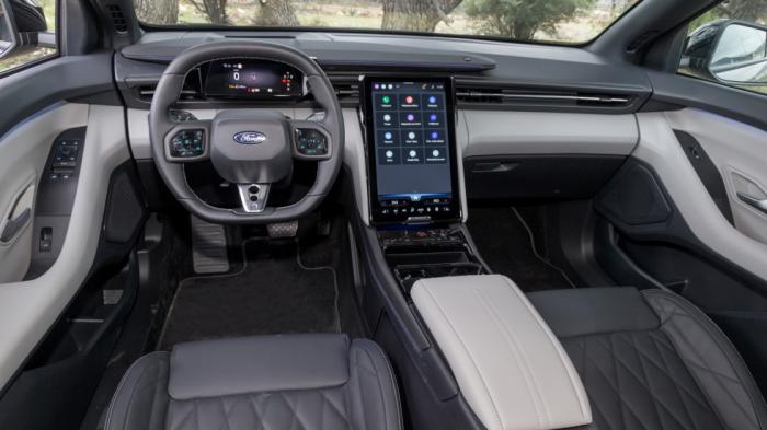 Digital, ποιοτικό και πολύ πρακτικό εσωτερικό του Ford Capri. Digital, ποιοτικό και πολύ πρακτικό εσωτερικό του Ford Capri.