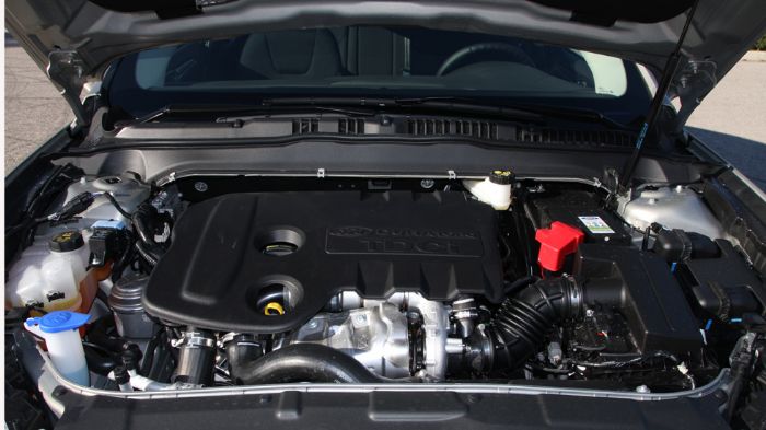 Ο βασικός diesel κινητήρας 1,6 TDCi κινεί χωρίς προβλήματα αλλά και χωρίς εξάρσεις το νέο Mondeo. 