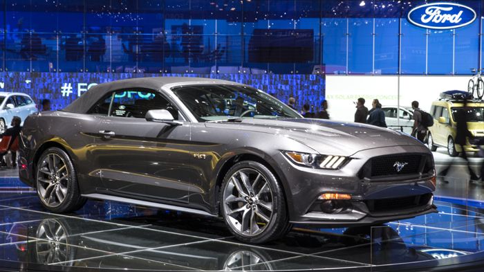 Η νέα Ford Mustang κάνει την πρώτη της εμφάνιση (fastback και cabrio) σε ευρωπαϊκό επίπεδο, ενώ θα κυκλοφορήσει το 2015.