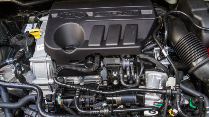 Ο βραβευμένος 1.000άρης EcoBoost αποδίδει 125 και 155 άλογα στις συμβατικές εκδόσεις, συνεπικουρούμενος από ήπια υβριδική τεχνολογία 48V. Ο βραβευμένος 1.000άρης EcoBoost αποδίδει 125 και 155 άλογα στις συμβατικές εκδόσεις, συνεπικουρούμενος από ήπια υβριδική τεχνολογία 48V.