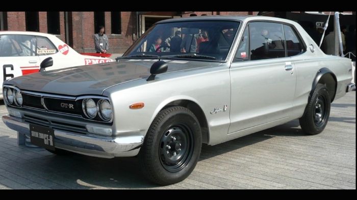 Το Nissan Skyline GT-R λανσαρίστηκε το 1969 και σταμάτησε το 1973, για να επανέλθει το 1989 και να παραμείνει στην αγορά μέχρι το 2002. Στη φωτογραφία βλέπουμε το πρώτης γενιάς μοντέλο.