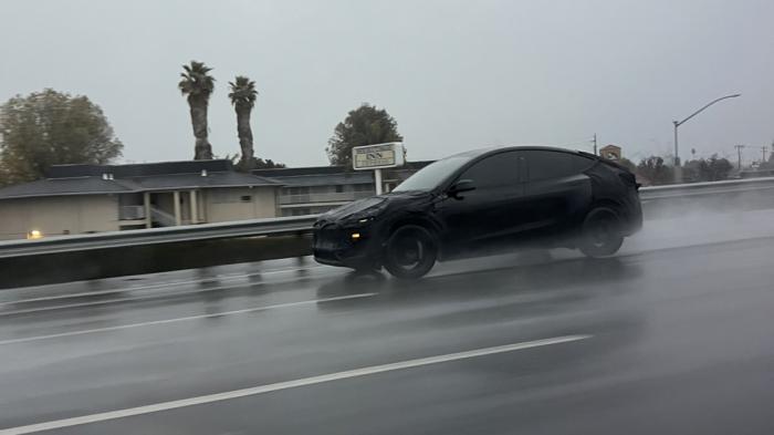 Στα «πράσα» πιάστηκε το Tesla Model Y Juniper Στα «πράσα» πιάστηκε το Tesla Model Y Juniper