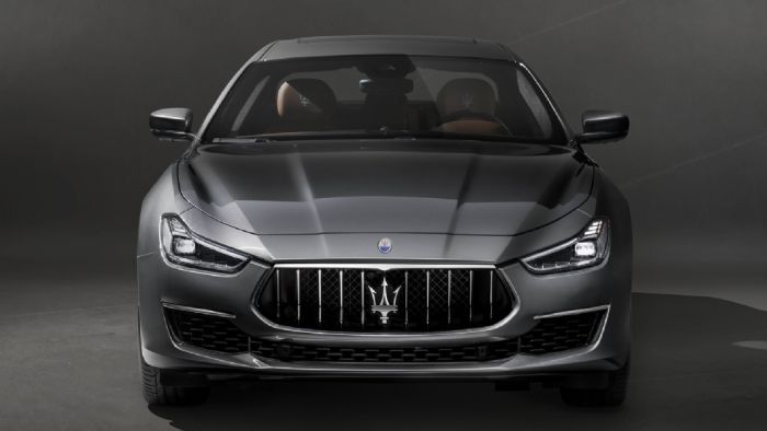 Το αναβαθμισμένο μοντέλο της Maserati ξεχωρίζει από το νέο προφυλακτήρα και την ανασχεδιασμένη γρίλια της μάσκας, ενώ διαθέτει επιπλέον λεπτομέρειες από χρώμιο.