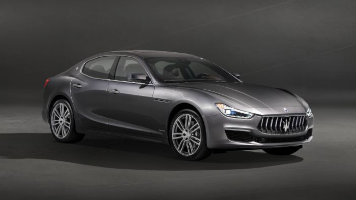 Η Maserati έδωσε στη δημοσιότητα τις πρώτες εικόνες της ανανεωμένης εκδοχής της Ghibli, στις οποίας το όνομα προστέθηκε και ένα δεύτερο συνθετικό, το «GranLusso».
