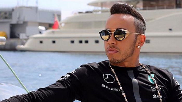 Προγνώσεις για το μέλλον του Lewis Hamilton έκανε ο τρεις φορές παγκόσμιος πρωταθλητής, Sir Jackie Stewart.