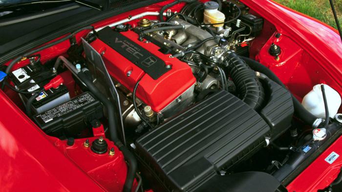 Τα Honda S2000 που προορίζονταν για την Ευρώπη και την Αμερική είχαν σχέση συμπίεσης 11:1, ενώ στα ιαπωνικά ήταν αυξημένη στο 11,7:1. Τα Honda S2000 που προορίζονταν για την Ευρώπη και την Αμερική είχαν σχέση συμπίεσης 11:1, ενώ στα ιαπωνικά ήταν αυξημένη στο 11,7:1.
